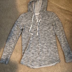 White/grey/black long sleeve top